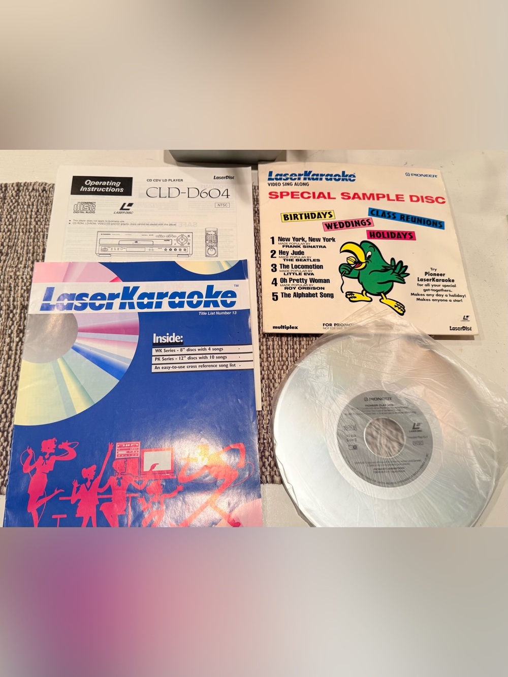 PIONEER Laser Karaoke Special Sample Disc & LaserDisc Manual Lot